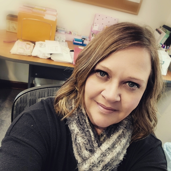 Meet your Posher, Melissa - Picture 2 of 2